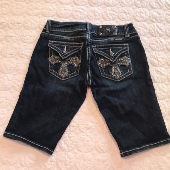 {Miss Me} Embellished Back Pocket Bermuda’s 28 - Picture 2 of 7